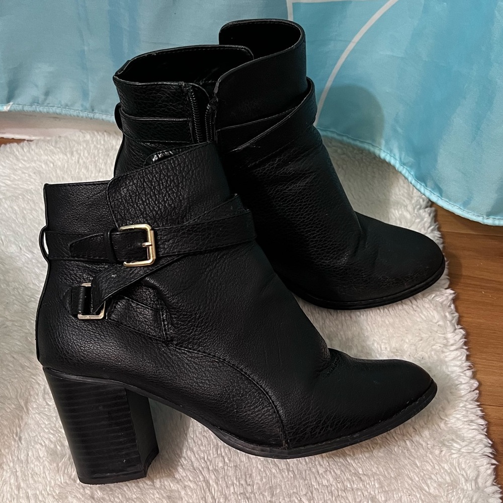 Madeline black boot in good condition